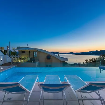 Evian * PalaiónTsiflíkion